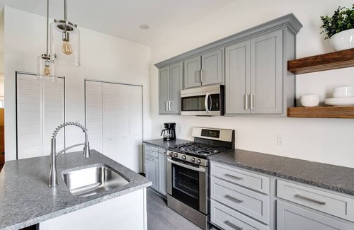 Butchertown Apartment | 837-2F Fully Furnished Long Term Apartment *NULU*
