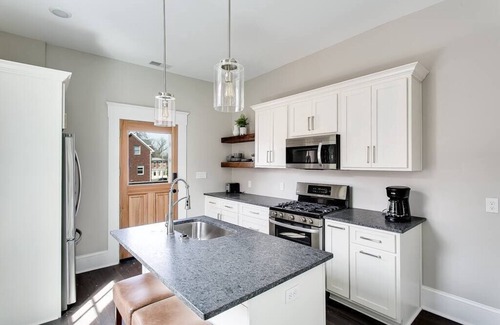 Butchertown Apartment | 839-1F Fully Furnished Long Term Apartment *NULU*