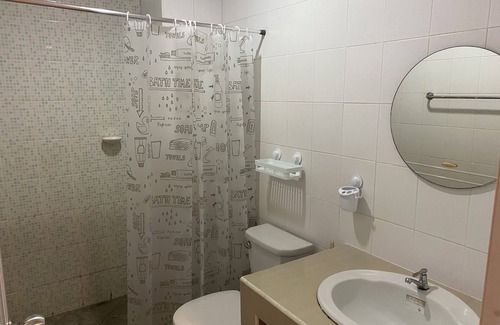 Kathu Apartment | 84 Bar & Guesthouse Room-1