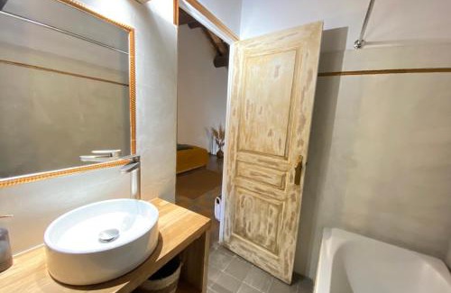 Althen-des-Paluds Apartment | 84B6 - Loft in charming 18th century farmhouse