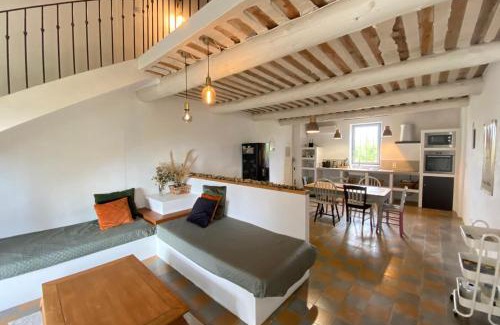 Althen-des-Paluds Apartment | 84B6 - Loft in charming 18th century farmhouse