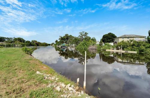 Tampa Apartment | 8820 Rocky Creek Drive, Unit B