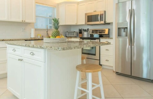 Fort Pierce Shores House | 8BD Ft Pierce Beach Getaway - Great for Family Group