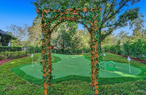 Davie Villa | 8BR Gem With Pool, Lake View & Tons of Amenities!