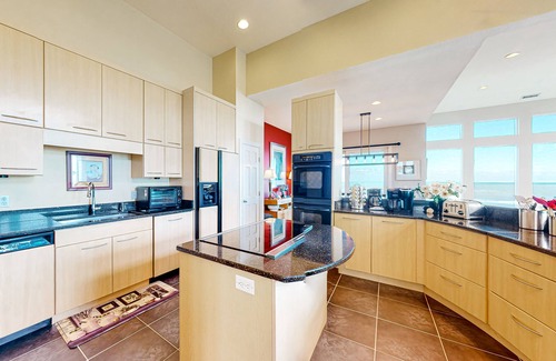 Whalehead Beach House | 8BR Oceanfront | Pool | Hot Tub | Pool Table