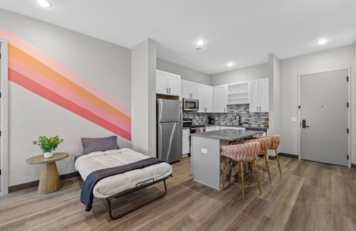 South Nashville Apartment | 8Min to Honky-Tonks + Free Parking, Sleeps 6!