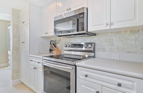 Vanderbilt Beach Condo | 8th Floor Oceanview! Large Balcony ~ Steps to Vanderbilt Beach