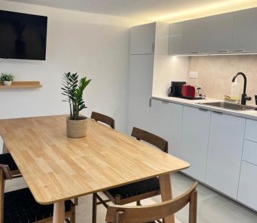 Beziers Apartment | 9 Écluses-Canal du midi Logement entier T2 climatisé avec piscine