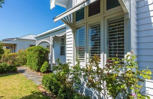 Port Fairy House | 9 Barclay Street, Port FairyClassic,spacious,historic central holiday house.