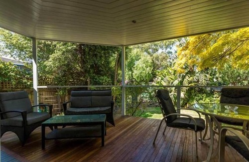 Port Fairy House | 9 Barclay Street, Port FairyClassic,spacious,historic central holiday house.