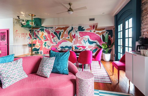 Savannah Condo | 9 beauty bars, Photo booth, Karaoke-Girls Getaway steps away from River Street