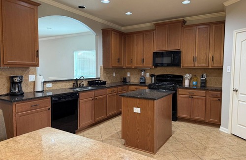 Wetmore House | 9 bed 3.5 bath pool & pong table