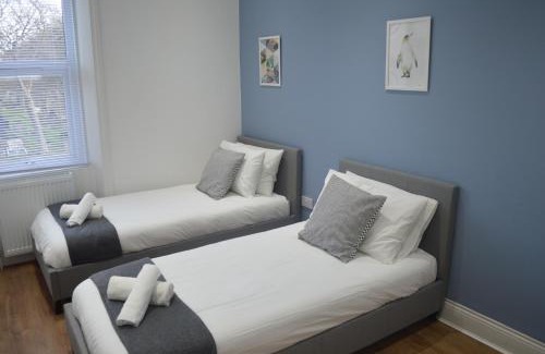 Newcastle-upon-Tyne Apartment | 9 bed house (7 Mins) 2 miles from Newcastle centre
