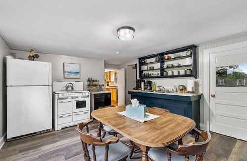 Falmouth House | 9-bedroom vacation home near Cape Cod Beaches