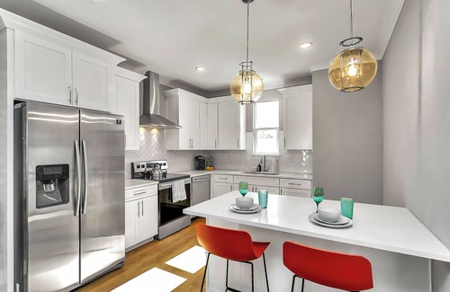 Talbot's Corner House | 💃🌜9 Beds - Great Location- 🕺🥳 Home in East Nashville!