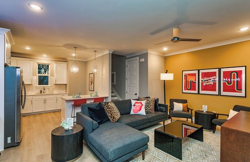 Talbot's Corner House | 💃🌜9 Beds - Great Location- 🕺🥳 Home in East Nashville!