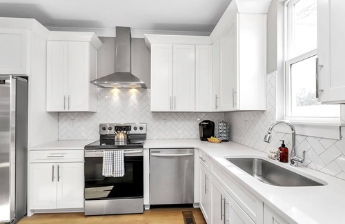 Talbot's Corner House | 💃🌜9 Beds - Great Location- 🕺🥳 Home in East Nashville!