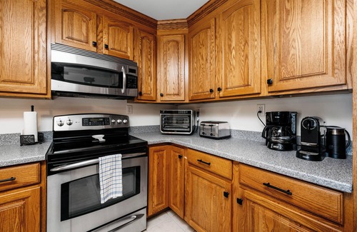 Interlochen House | 9 Beds, Swimming, & Hot Tub