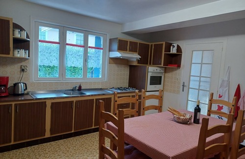 Clussais-la-Pommeraie House | 9 Guests - Pet Friendly in rural West France