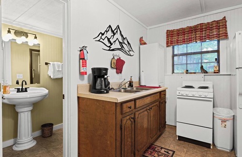 Wiley House | #9 - King Suite - Waterfall Retreat - Near Tallulah Gorge
