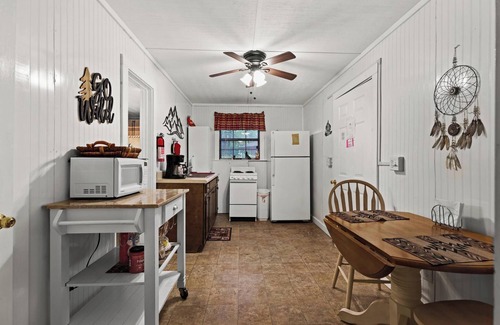 Wiley House | #9 - King Suite - Waterfall Retreat - Near Tallulah Gorge