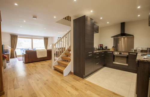 Kenmore Cottage | 9 Maxwells - sleeps 4 guests in 2 bedrooms