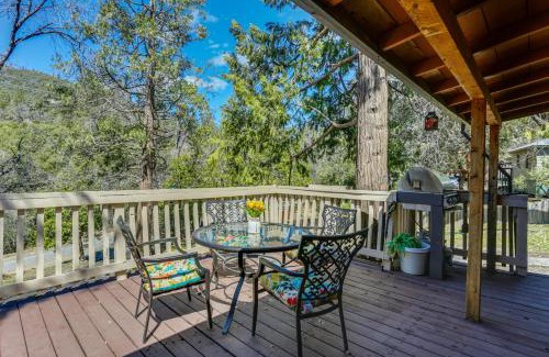 Wishon House | 9 Mi to Bass Lake Cabin with Fire Pit in Wishon!