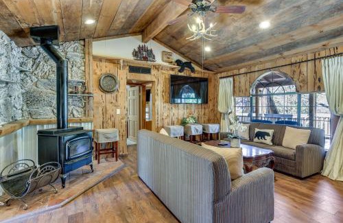 Wishon House | 9 Mi to Bass Lake Cabin with Fire Pit in Wishon!