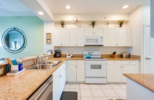 Naples Condo | 9 Mi to Beach: Naples Golf Getaway w/Pool Access!