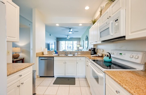 Naples Condo | 9 Mi to Beach: Naples Golf Getaway w/Pool Access!