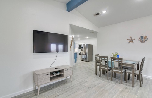 Galveston Apartment | 9 Mi to Crystal Beach: Pet-Friendly Apt w/Balcony