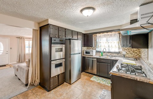 Cheektowaga House | 9 Mi to Dtwn Buffalo Family Escape with Fenced Yard