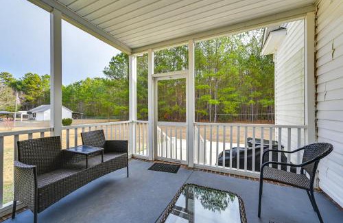 Greenville House | 9 Mi to Dtwn Greenville Home with Screened Patio!