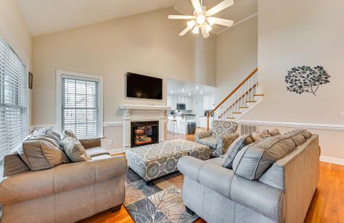 Greenville House | 9 Mi to Dtwn Greenville Home with Screened Patio!