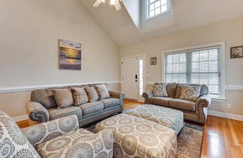 Greenville House | 9 Mi to Dtwn Greenville Home with Screened Patio!