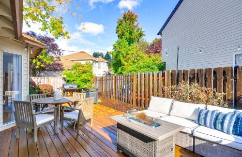 Beaverton House | 9 Mi to Dtwn PDX Stunning Pet-Friendly Home!