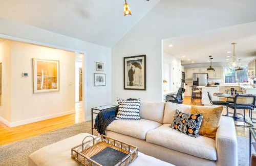 Beaverton House | 9 Mi to Dtwn PDX Stunning Pet-Friendly Home!