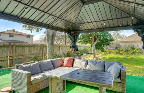 South Side House | 9 Mi to Dtwn Spacious Retreat in Corpus Christi!