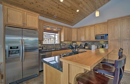 Mountain View Estates House | 9 Mi to Heavenly Mountain: South Lake Tahoe Home!