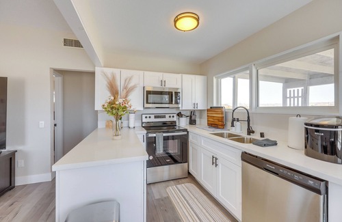 Wonder Valley House | 9 Mi to Joshua Tree NP: Secluded Desert Home!