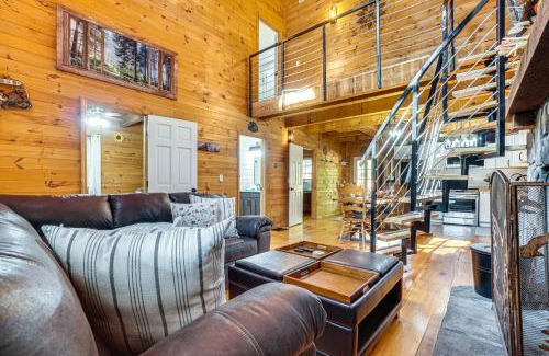 Clarkesville House | 9 Mi to Lake Burton Cabin with Deck Near Helen