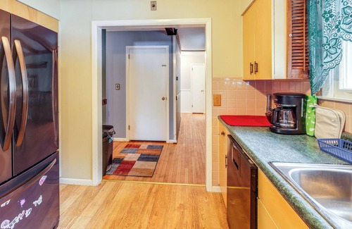 Queensbury House | 9 Mi to Lake George Village: Home in Queensbury