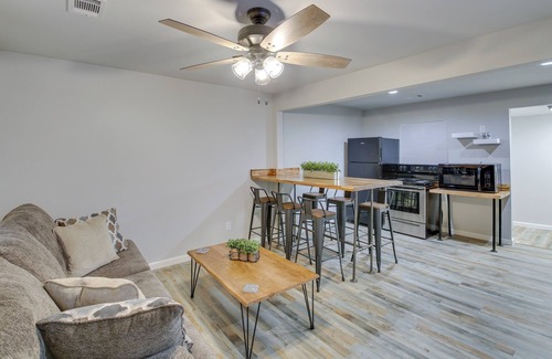 Royal Cabin | 9 Mi to Lake Hamilton: Cabin w/Deck and Fire Pit!