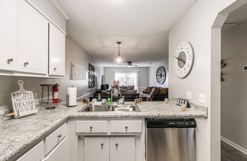 Valdosta Condo | 9 Mi to Moody AFB: Newly Updated Condo Near Dining