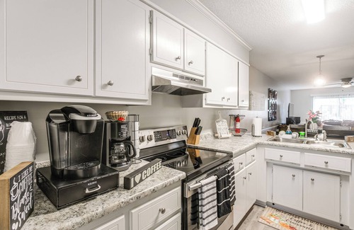 Valdosta Condo | 9 Mi to Moody AFB: Newly Updated Condo Near Dining