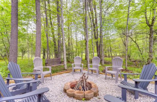 Newland House | 9 Mi to Sugar Mountain Newland Cabin with Fire Pit!