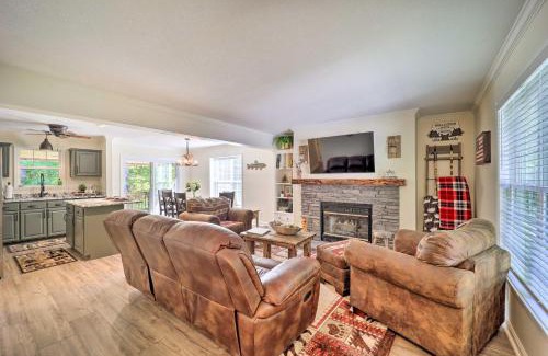 Newland House | 9 Mi to Sugar Mountain Newland Cabin with Fire Pit!