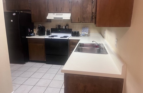 Tallahassee House | 9 Miles to FAMU & 7 Miles to FSU; Convenient/Safe Neighborhood. Backyard fenced.