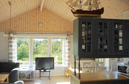 Vastra Gotaland House | 9 person holiday home in ASKERÖARNA