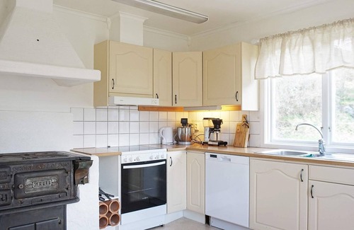 Hallevadsholm House | 9 person holiday home in HÄLLEVADSHOLM-By Traum